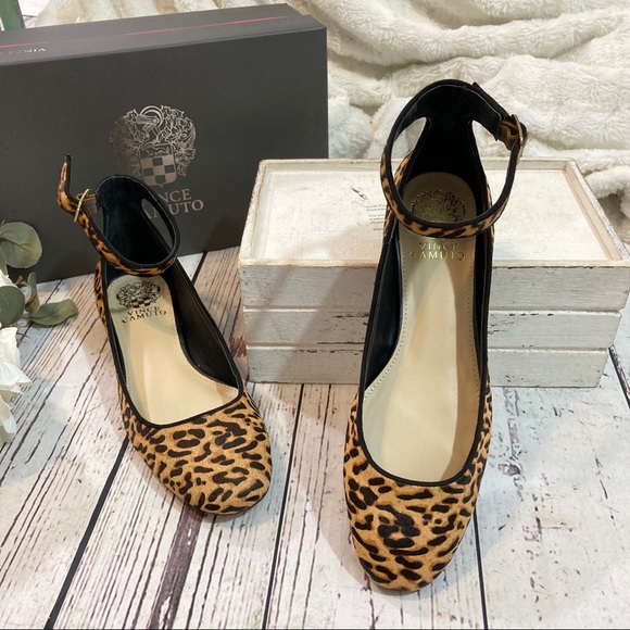 Vince Camuto atterra ballerina fur flats NEW - Picture 2 of 8